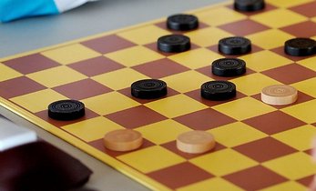Viršuliškių Bendruomenės Centras „Giesmė” maloniai kviečia Jūsų bendruomenės šaškių, šachmatų mėgėjus dalyvauti turnyre „Žaisk ir laimėk”